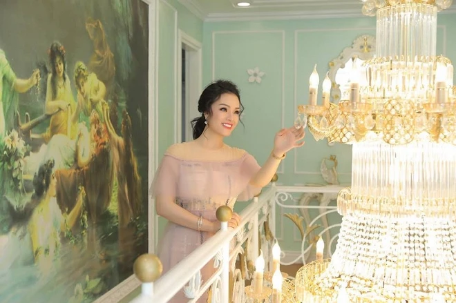 Penthouse ngập sắc xuân của ca sĩ Tân Nhàn dịp năm mới