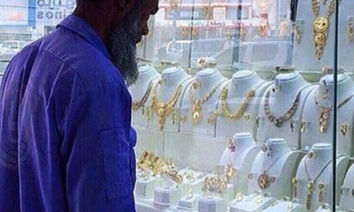 Ông lão được tặng vàng sau bức ảnh bị mỉa mai trên mạng