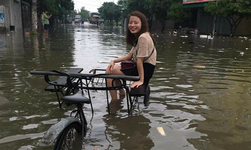 Hình ảnh mưa lũ Nghệ An khiến lòng người xót xa