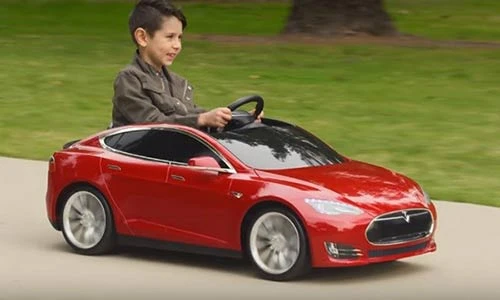 Siêu xe ôtô điện Tesla cho trẻ em giá hơn 10 triệu đồng 