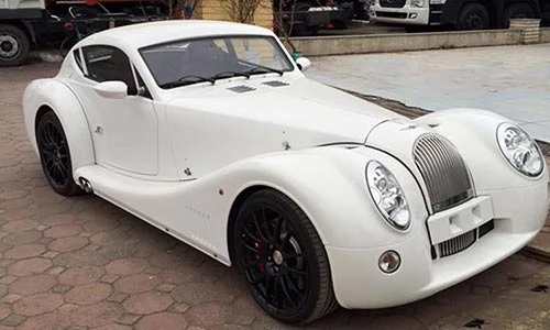 “Hàng hiếm” Morgan Aero SuperSports lăn bánh trên phố Việt