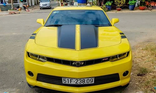 "Gã cơ bắp" Chevrolet Camaro RS 2014 trên phố Sài Gòn