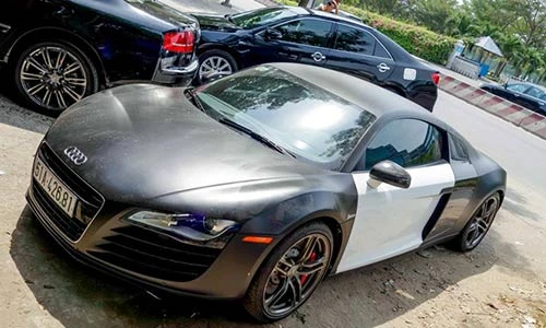 Siêu xe Audi R8 “khoác áo cảnh sát Mỹ” của dân chơi Việt
