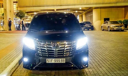 “Chuyên cơ mặt đất” Toyota Alphard giá 3,7 tỷ tại Sài Gòn