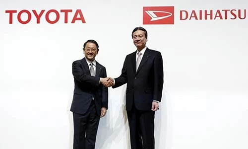 Toyota mua lại Daihatsu, “khi hai ta về một nhà“