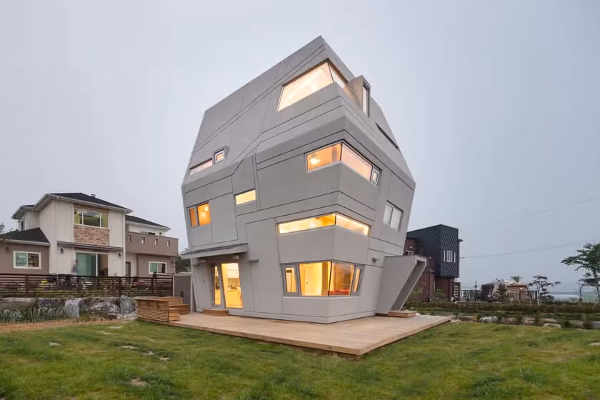 Chán phố thị, vợ chồng trẻ về quê xây nhà độc nhất vô nhị