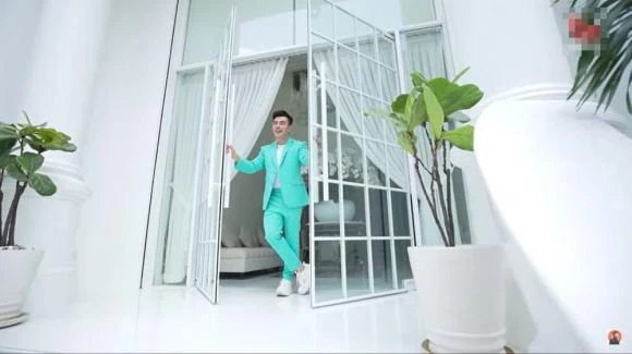 Choáng ngợp dinh thự mới xây như cung điện của Lý Nhã Kỳ