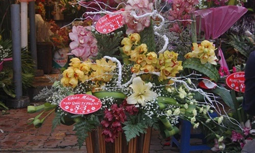 Những lẵng hoa 8/3 giá bạc triệu khiến nàng mê mẩn