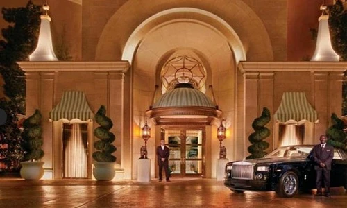 Khách sạn xa xỉ như lạc vào “xứ sở thần tiên” ở Las Vegas