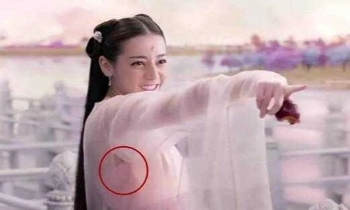 Phim siêu “hot”, dàn mỹ nhân Hoa ngữ vẫn bị soi lỗi nội y