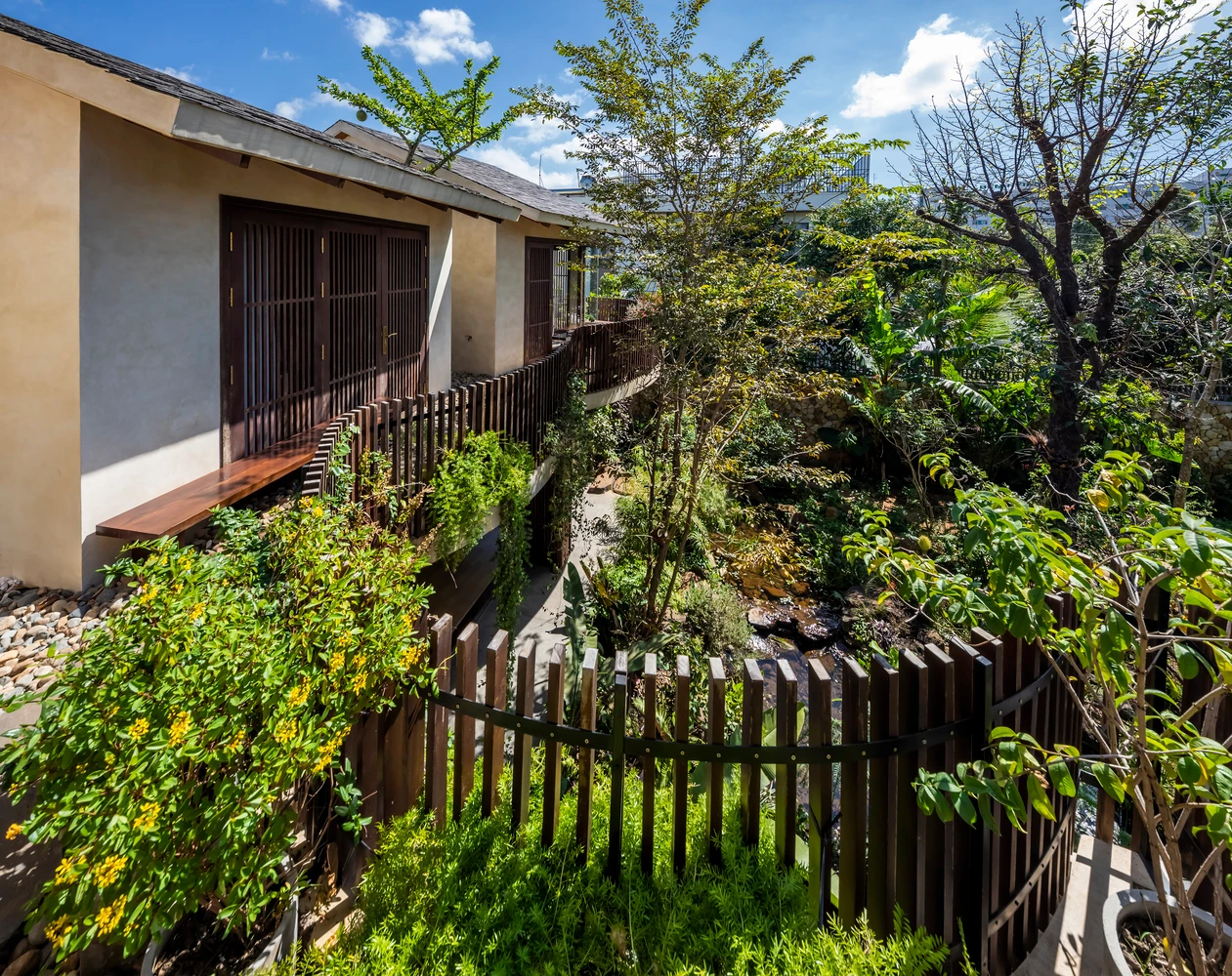 Mê mẩn biệt thự “ngợp trời” cây lá ở Buôn Ma Thuột