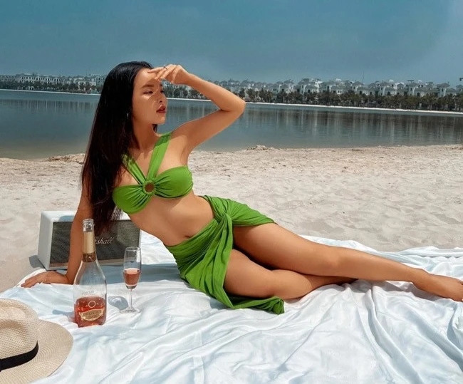 "Hot girl phòng gym" chỉ cao 1m rưỡi nhưng body đâu ra đấy