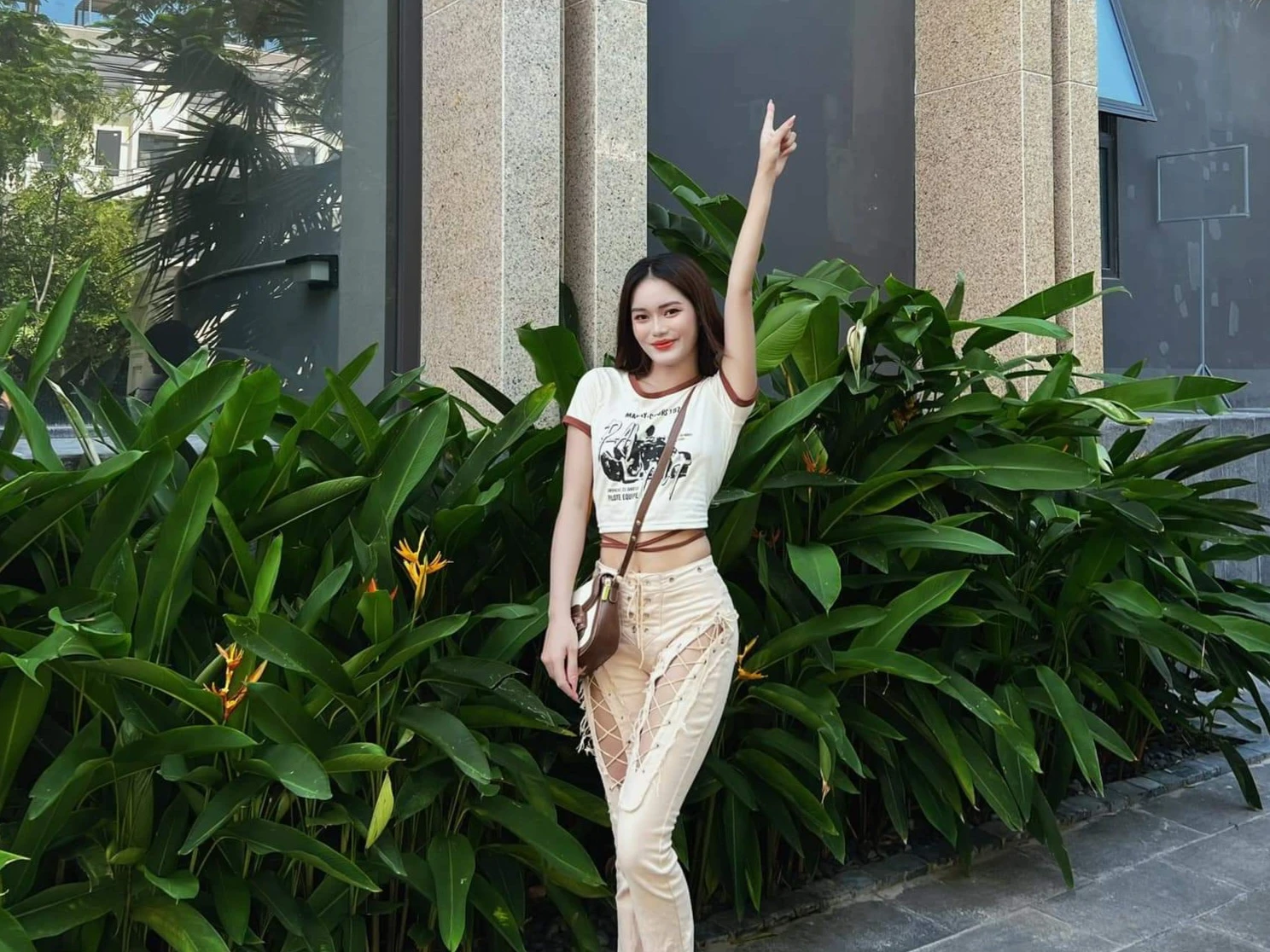 Gái xinh "quê lúa" lên sóng, khoe đường cong ai ngắm cũng khen