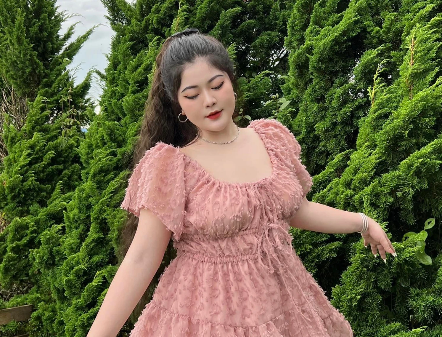 Đẹp lệch chuẩn, nàng béo Kiên Giang khéo lên đồ cực xinh