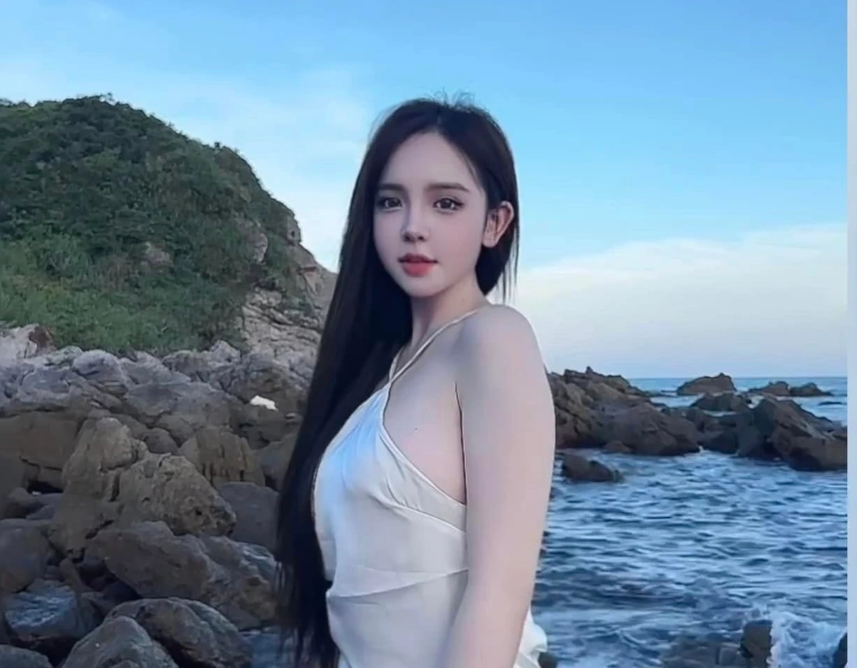 Sau 8 năm nổi tiếng, "hot girl tiểu học" giờ ra sao?