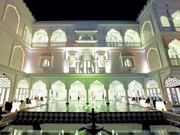 Ngây ngất loạt dinh thự màu trắng đẹp hút mắt của đại gia Việt