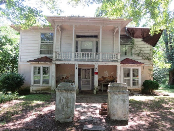 Từng đắt giá một thời, những ngôi nhà này giờ rẻ “như cho“