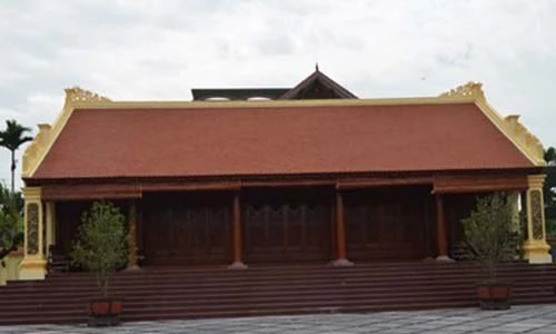 Hình ảnh cả làng làm ruộng chơi nhà cổ gỗ lim 