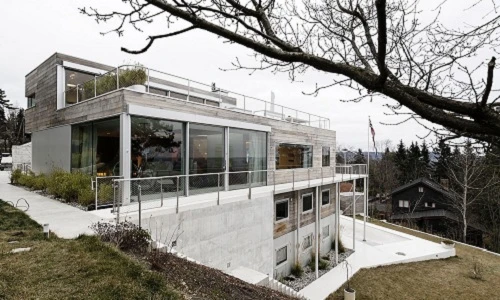 Ngỡ ngàng nhà 4 tầng trên sườn đồi đẹp ngang “cung điện“