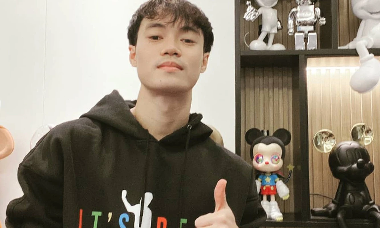 "Chủ tịch" Văn Toàn bị người quen “lươn lẹo” tiền khi chơi Bearbrick