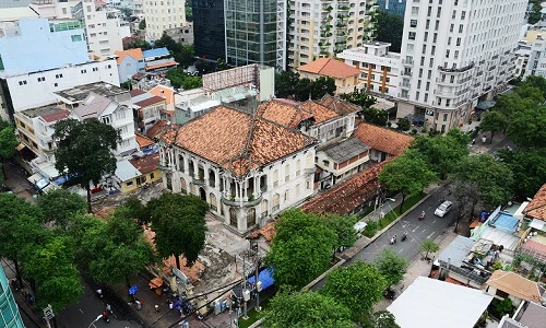 Cận cảnh biệt thự Sài Gòn 3 mặt tiền nổi tiếng sắp được trùng tu 