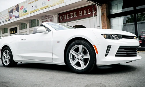 "Soi" Chevrolet Camaro mui trần 2017 giá hơn 3 tỷ tại VN