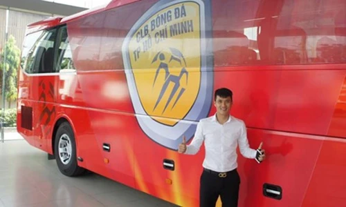 Cận cảnh xe buýt 4 tỷ của ông bầu Công Vinh