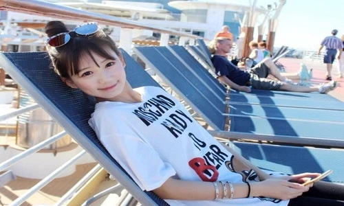 Mỹ nữ trẻ thơ là “báu vật” của trường học toàn nam sinh