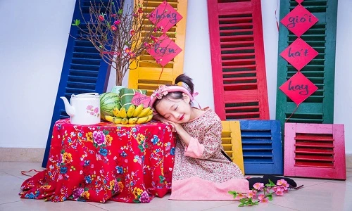 Bé gái "Tiểu Châu Tấn" cực xinh xắn trong bộ ảnh Tết