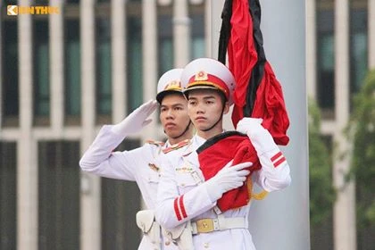 Nghi thức thượng cờ rủ bắt đầu lễ Quốc tang Chủ tịch nước Trần Đại Quang