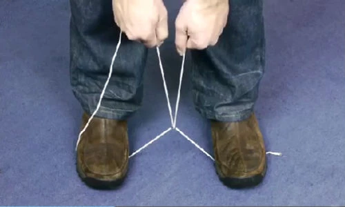 Thủ thuật cắt dây đơn giản không cần dùng kéo