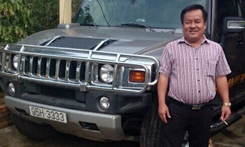 Soi siêu xe biển khủng của đại gia Cần Thơ bị tóm