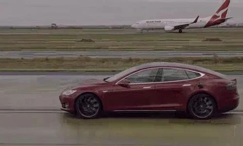 Xe điện Tesla Model S đọ sức cùng Boeing 737