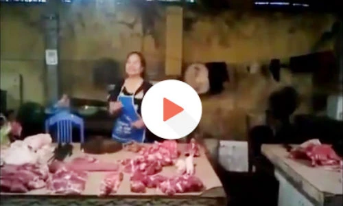 Khu chợ dị nhất Việt Nam: Tập thể dục bằng nhạc sàn