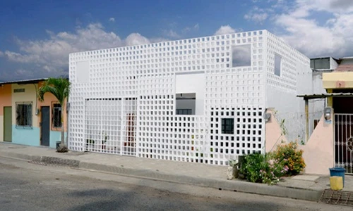 Ngôi nhà lạ mắt với bức tường gạch rỗng