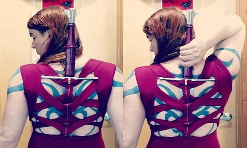 Rộ phong trào khoe ảnh đeo kiếm sau lưng giống Wonder Woman