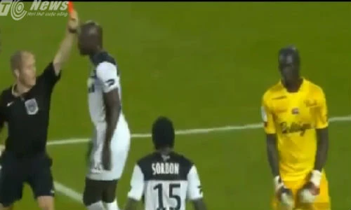 10 tình huống phạt thẻ đỏ kỳ cục nhất quả đất