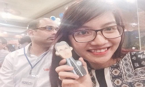 Cô giáo trẻ chi 12 triệu đồng mua tượng Mourinho