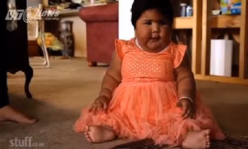 Bệnh lạ khiến em bé 10 tháng lớn bằng trẻ 5 tuổi