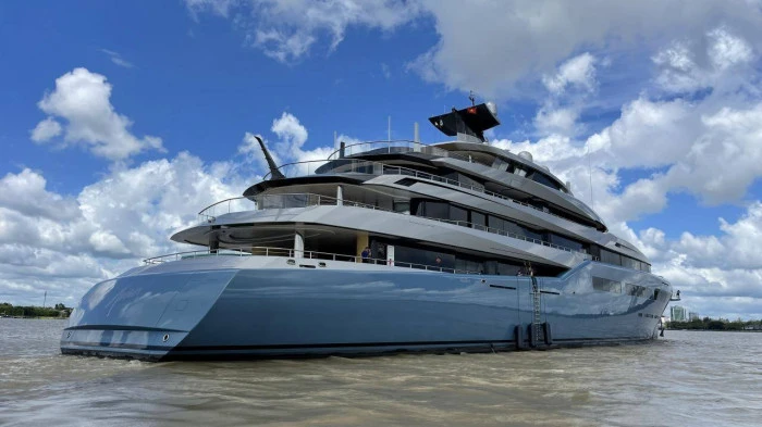 Cận cảnh siêu du thuyền triệu đô của tỷ phú Anh vừa đến Việt Nam
