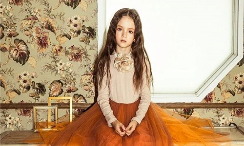 Vẻ đẹp của người mẫu 8 tuổi khiến dân mạng khó cưỡng lại