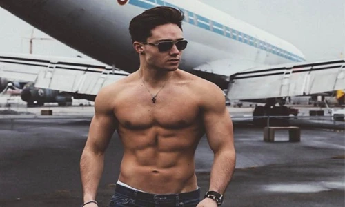 Trai đẹp làm loạn Instagram nhờ thân hình chuẩn 6 múi