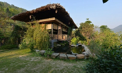 Báo Tây choáng ngợp với nhà trên đồi tuyệt đẹp ở Hòa Bình