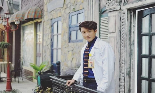 Bác sĩ khoa sản Việt đẹp trai tựa "nam thần" Hàn Quốc