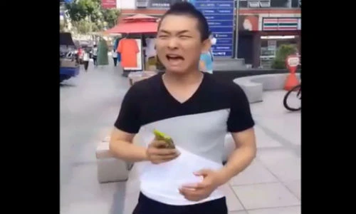 Sợ phát khóc vì gặp người yêu trong ảnh ngoài đời