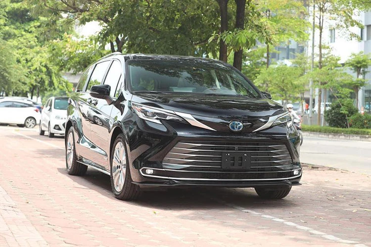 Cận cảnh Toyota Sienna Platinum 2021 hơn 4,1 tỷ đồng tại Hà Nội 