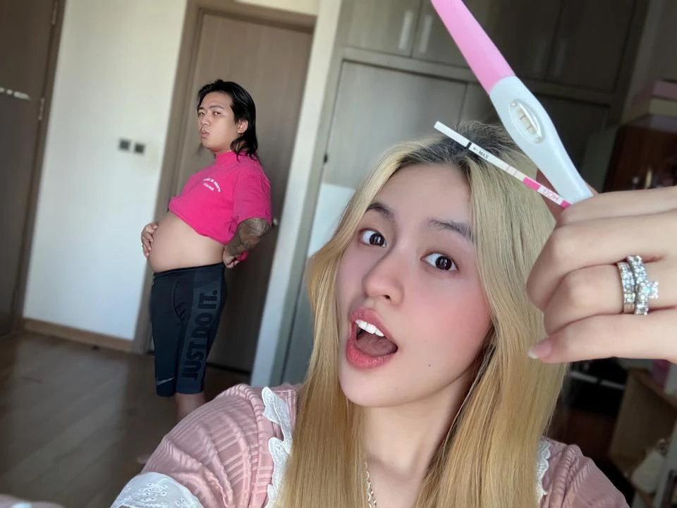 "Hot girl trứng rán" thông báo có tin vui, tạo bất ngờ cho chồng