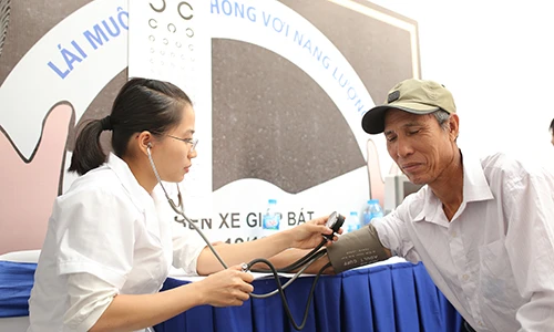 Cầm lái xe ôtô tải đi muôn nơi, không vơi năng lượng