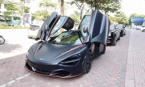 Siêu xe McLaren 720S đọ dáng Rolls-Royce mạ vàng ở Hà Nội