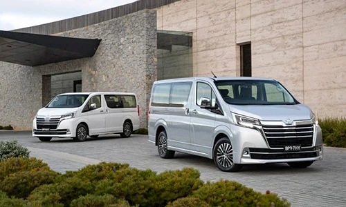 Chi tiết Toyota Granvia bản siêu sang từ 992 triệu đồng